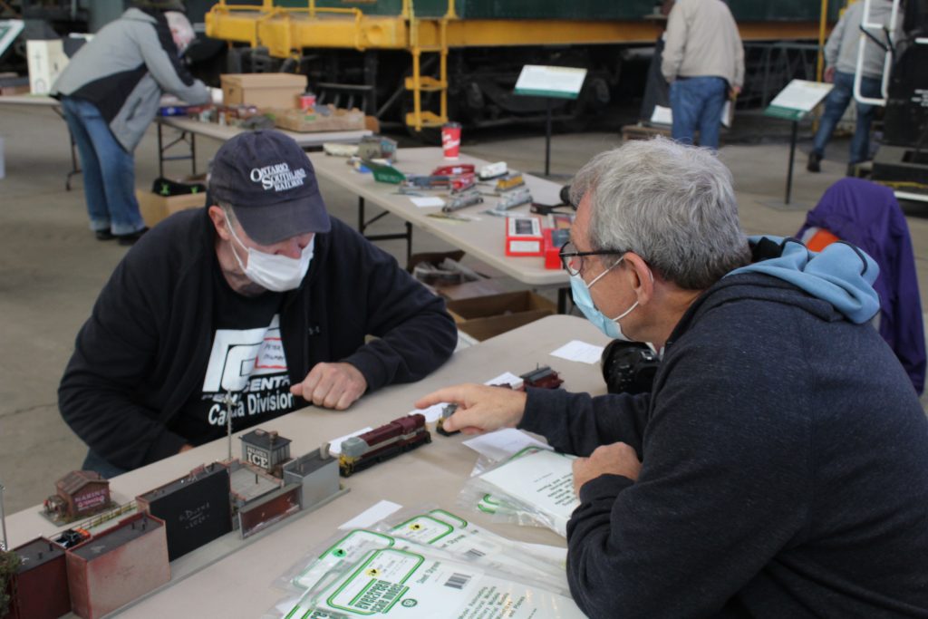 Brian Smith admiring Don Janes Models